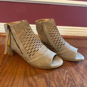 Diba  tan wedges.  NWT. Size 8